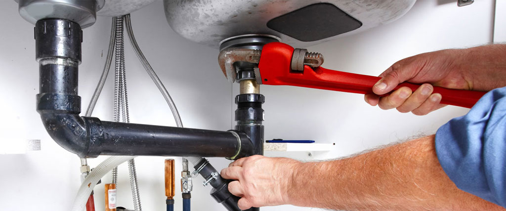 Servicios de reparación de fontanería, instalación y reformas de baños y cocinas.